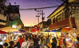 A découvrir : la Walking Street de Chiang Mai