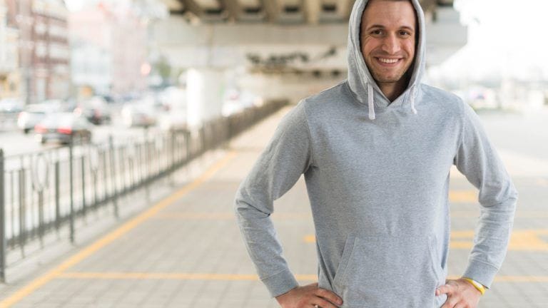Tendances sweat homme à suivre en 2026 : matières, coupes et styles incontournables